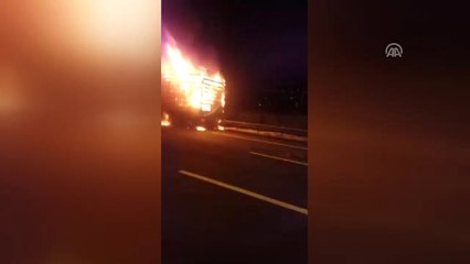 Mutfak Malzemesi Yüklü Tırda Yangın