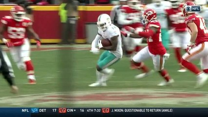 Jarvis Landry beats Darrelle Revis for 21-yard catch over middle