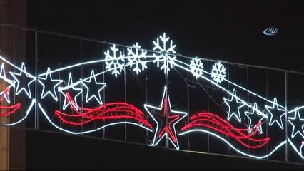 Taksim Meydanı Yılbaşı İçin Süslendi