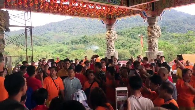 Tun Dr Mahathir Mohamad memenuhi jemputan masyarakat Cina Persatuan Hainan Langkawi