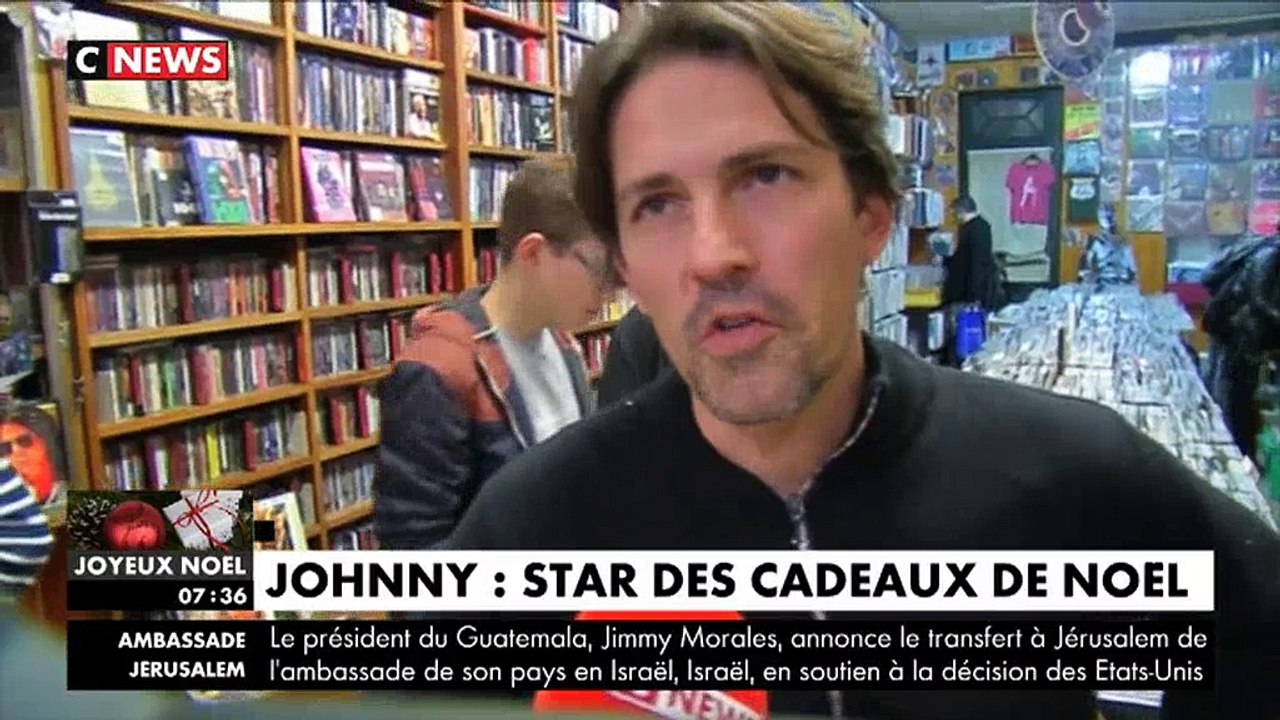 Johnny Hallyday, star des cadeaux de Noël cette année sous le sapin ! Regardez
