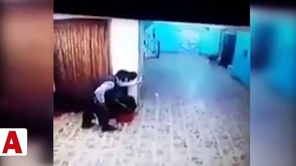 Morga girmeye çalışan sırtlan korkuttu