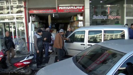 Gaz pedalı takılan otobüs park halindeki araçlara çarptı - ŞANLIURFA