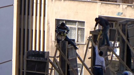 İnşaat işçilerinin tehlikeli çalışması