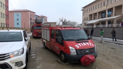 Elektrik direğine çıkan engelli şahıs intihar girişiminde bulundu