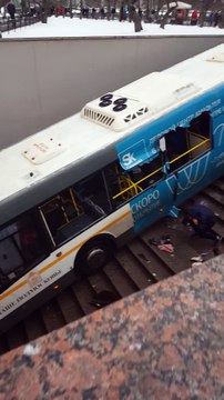 Moscou: Un autobus fonce dans la sortie d'un passage piéton souterrain - Au moins 5 morts et plusieurs blessés