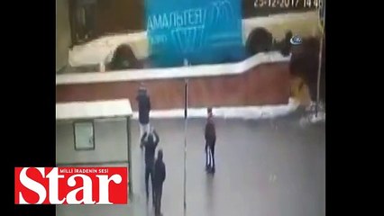 Rusya'da otobüs kalabalığın arasına daldı: 5 ölü