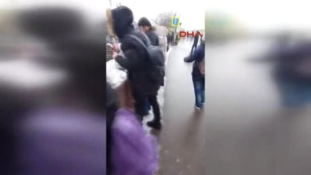 Moskova'da Otobüs Yaya Geçidine Girdi