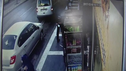 Gaz Pedalı Takılan Otobüs Park Halindeki Araçlara Çarptı