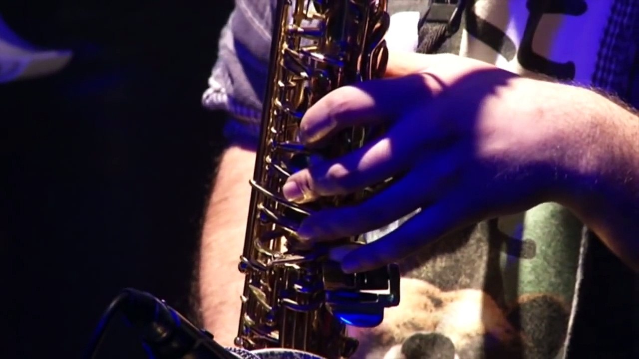 Halil Sezai feat. Tuğçe - Seni Çektim İçime (Jolly Joker Konseri)