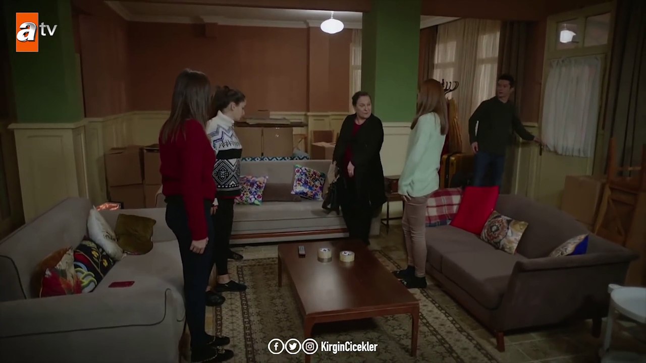 Neriman’ın çatısı altında buluşan kızlar! - Kırgın Çiçekler 103.Bölüm