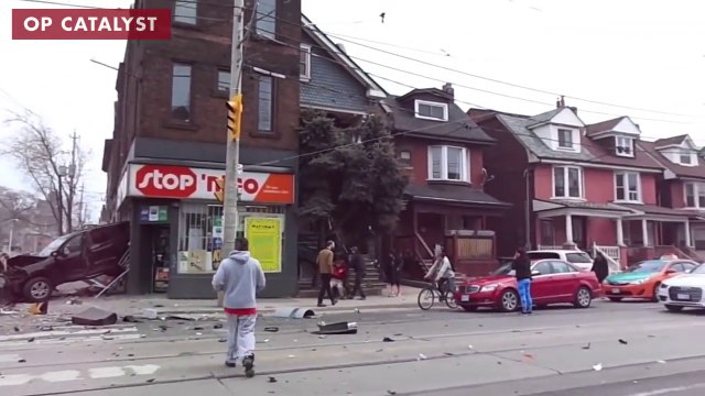 Il perd le controle de sa voiture et finit dans la devanture d'un magasin.