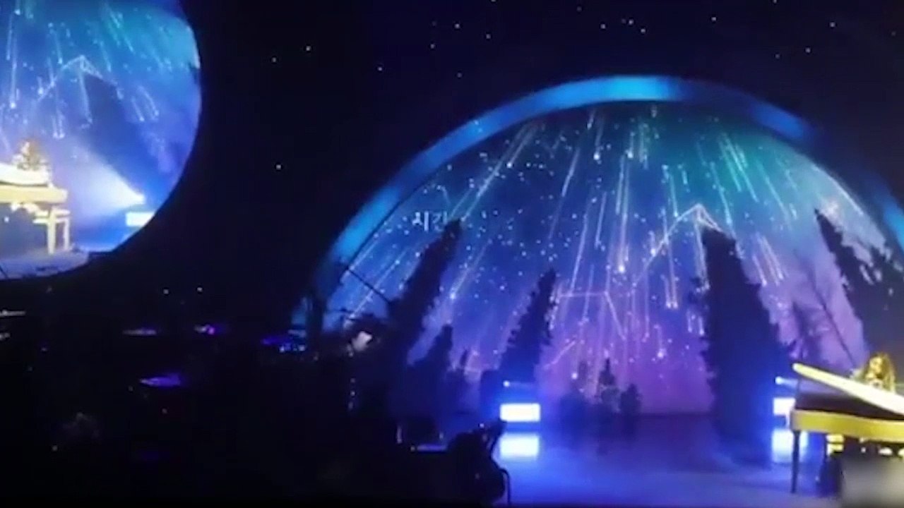 Ailee phá lệ kết show bằng một ca khúc ballad để tưởng nhớ Jonghyun