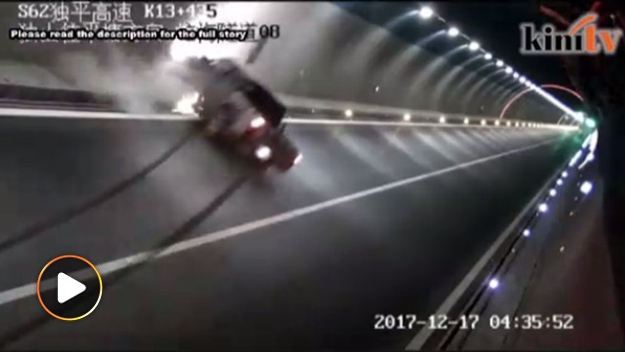 Kereta terbabas dalam terowong