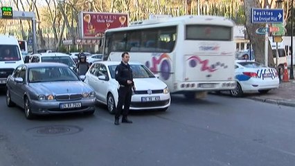 Beşiktaş’ta kontrolden çıkan otomobil duvara böyle çarptı