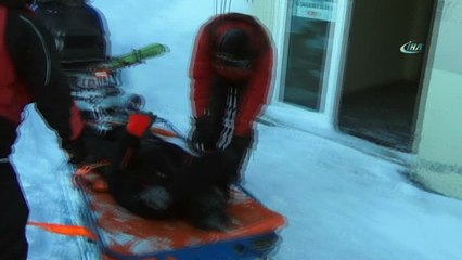 Acemi kayakçıların yardımına JAK yetişti