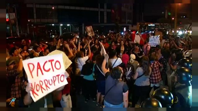 Miles de peruanos protestan por el indulto a Fujimori