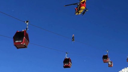 Treuillage des secoursites suite à la panne d'un télécabine (Isère)