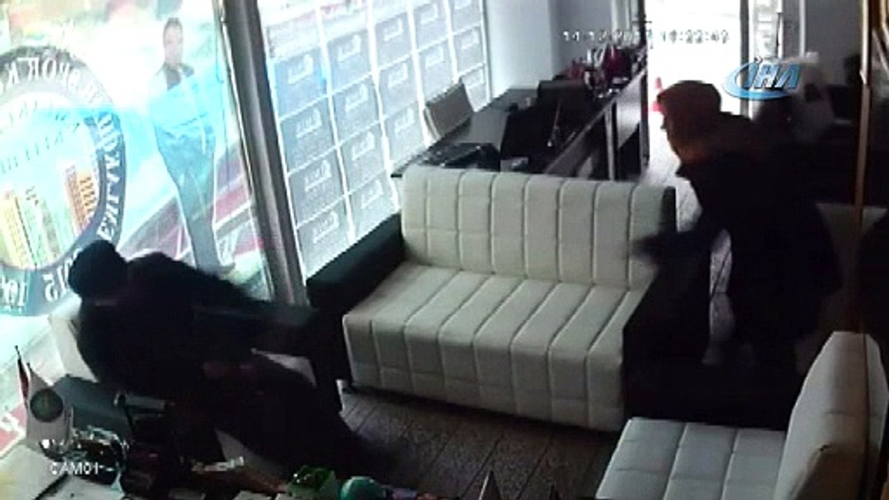 Falçatalı dehşet kamerada