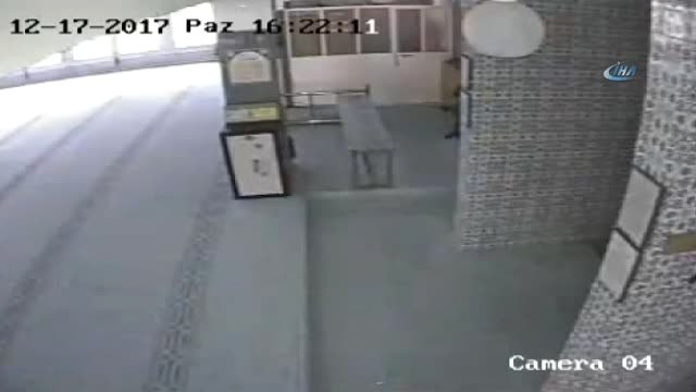 Kuran Kursu İçin Toplanan Parayı İmamın Odasından Çaldı