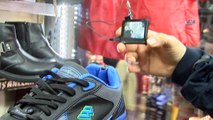 Asker ve polis için elektroşoklu, kameralı ayakkabı tasarladı