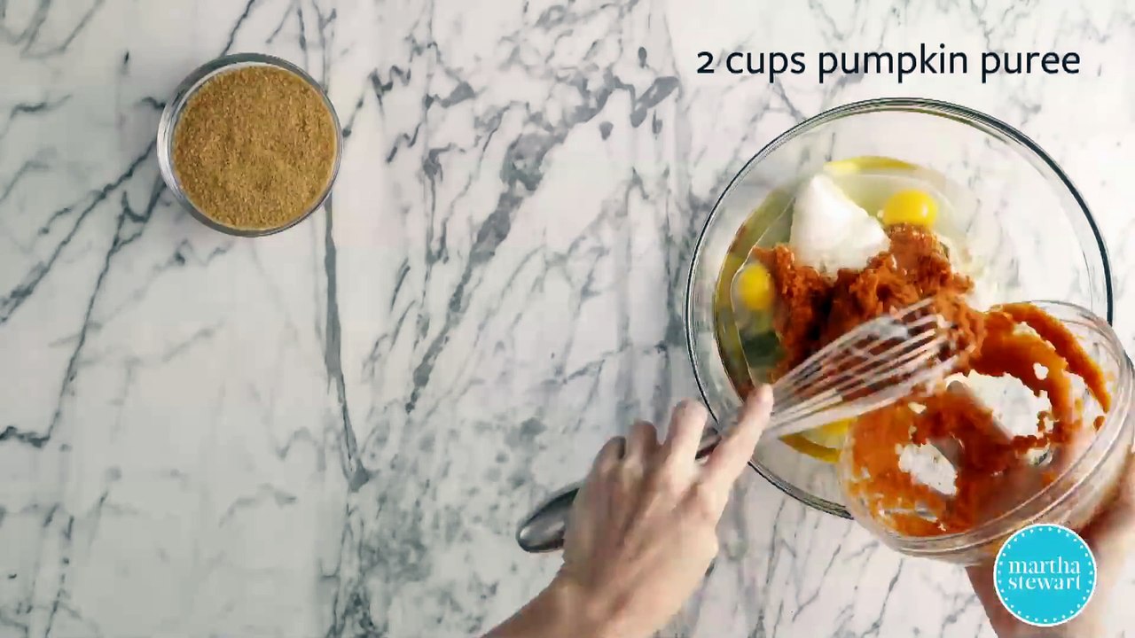 Jumbo Pumpkin Muffins- Martha Stewart-QEfWj8Kp6BA