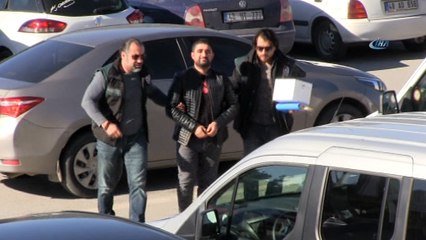 Çay bardağında uyuşturucu satarken yakalandı