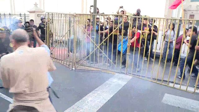 Miles de personas protestan en Perú contra el indulto a Fujimori