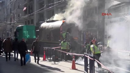 İstiklal Caddesinde Koku Nedeniyle Vatandaşlar Yürümekte Zorlandı