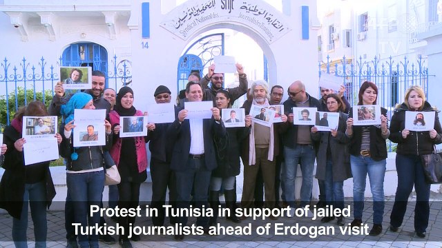 Tunisians protest in support of jailed Turkish journalists