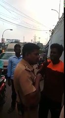 சென்னையில் வாகன சோதனையின் போது, மூன்று பேர் சென்ற இருசக்கர வாகனத்தை நிறுத்த ச...