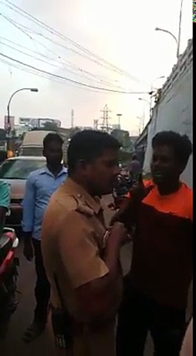 சென்னையில் வாகன சோதனையின் போது, மூன்று பேர் சென்ற இருசக்கர வாகனத்தை நிறுத்த ச...