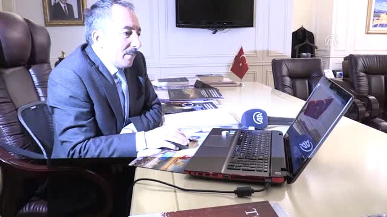 Aiçü Rektörü Prof. Dr. Karabulut, Aa'nın "Yılın Fotoğrafları" Oylamasına Katıldı