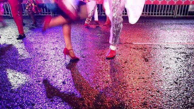 Colombianos al ritmo de salsa deslumbran las calles de Cali