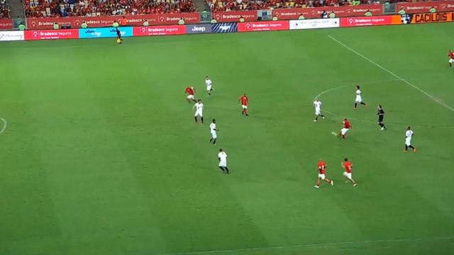 Adriano retrouve le chemin des filets lors d'un match de gala