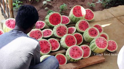 video clip Cách người đàn ông Ấn Độ chế biến 100Kg dưa hấu cho người vô gia cư