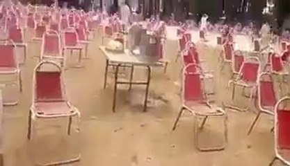 Bilawal Khali Kursio Ke Sath Kaptaan Ko Dhamki Dete Huwe