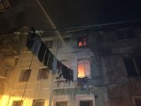 Beyoğlu'nda 3 Katlı Bina Alev Alev Yandı
