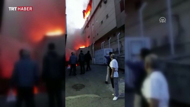 İstanbul Bağcılar'da tekstil fabrikasındaki patlama sonrası çıkan yangın kontrol altına alındı