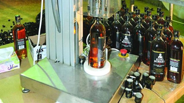 Sahte İçkiden Ölenlerin Cenazesinde Sahte İçki İkram Edildi, Ölü Sayısı 12'ye Yükseldi