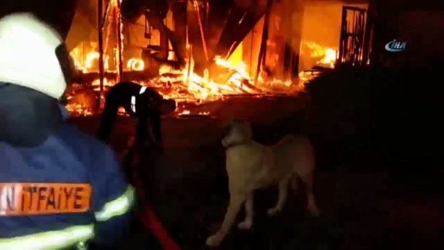 Palet Fabrikası Alev Alev Yandı