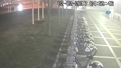 Bıçaklandıktan Sonra Metro Merdivenlerinden Yuvarlandığı Anlar Kameraya Yansımıştı.