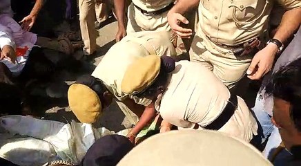 நதிநீர் பிரச்சனை, மாஜி துணை முதல்வர் மண்டை உடைப்பு-வீடியோ