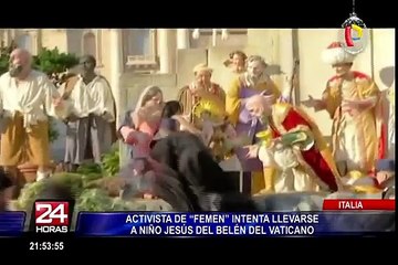 Activista de 'Femen' intenta llevarse al niño Jesús del Vaticano
