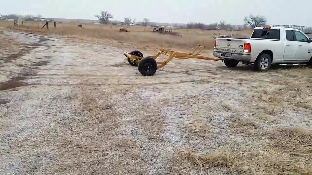 Une remorque pour les balles de foin