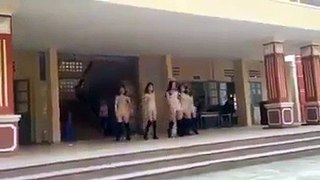 5 HOt girl biểu diễn văn nghệ như nhảy trong vũ trường