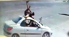 Otomobilin Çarptığı Bisikletli Çocuk, Aracın Üzerine Düşüp Takla Attı