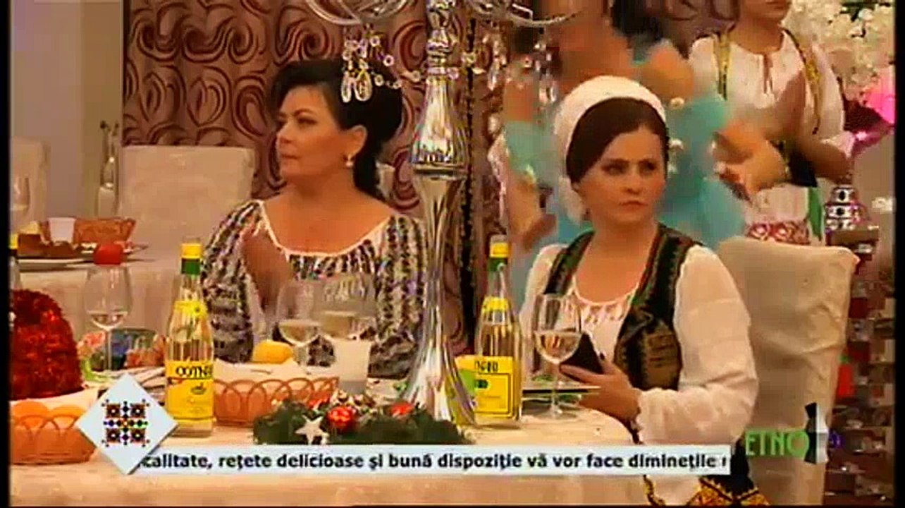 Simona Dinescu - Te-ai jurat, neicut-aseara (Adriana si cei 7 voinici - ETNO TV - 25.12.2017)