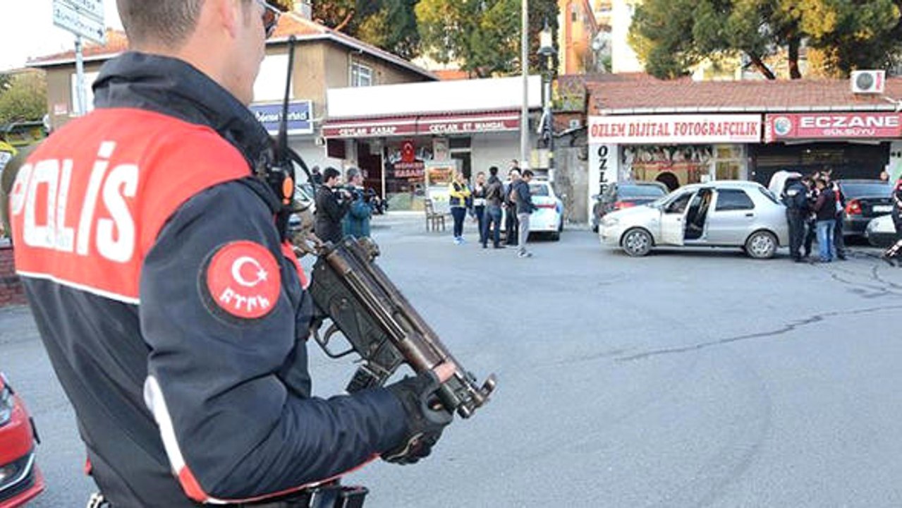 İstanbul'da Yılbaşı Öncesi 'Kurt Kapanı 13' Operasyonu! Bin 200 Polis Arama Yapıyor