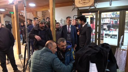 İnegöl Belediye Başkanı ‘Bordo Bereliler Afrin’ filminin setini ziyaret etti